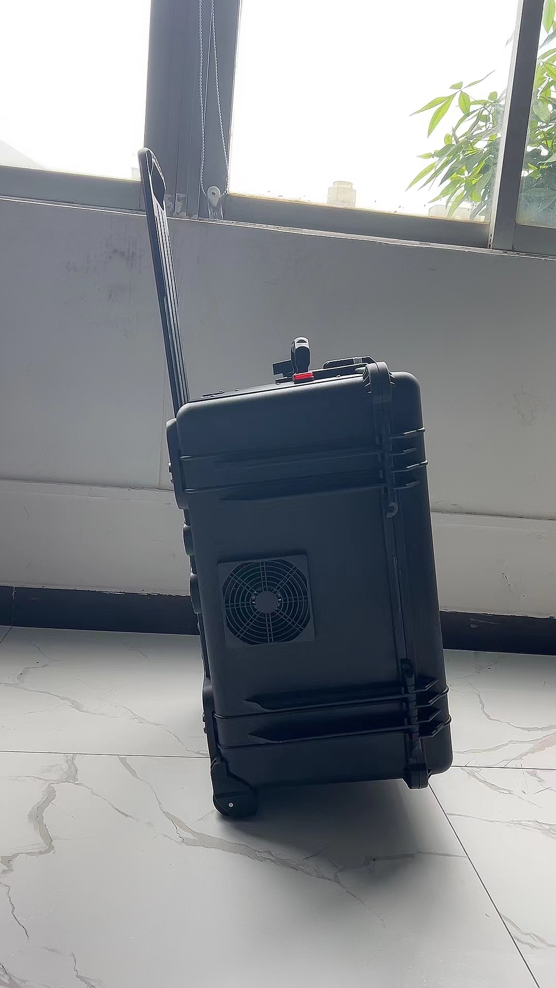 谢通门手拉箱型移动通信干扰器